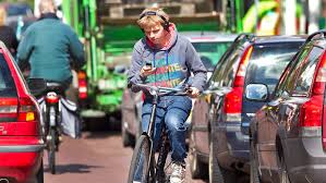 fietser-met-koptelefoon